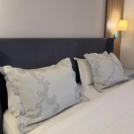 Illyrian Boutique Σαράντα